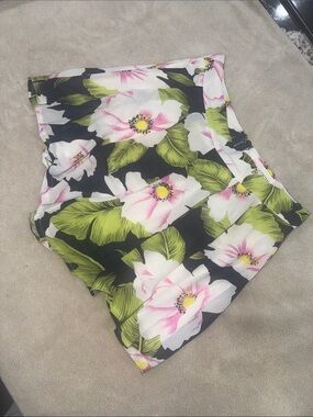 Floral High-Waist Women’s Shorts in Black & Green